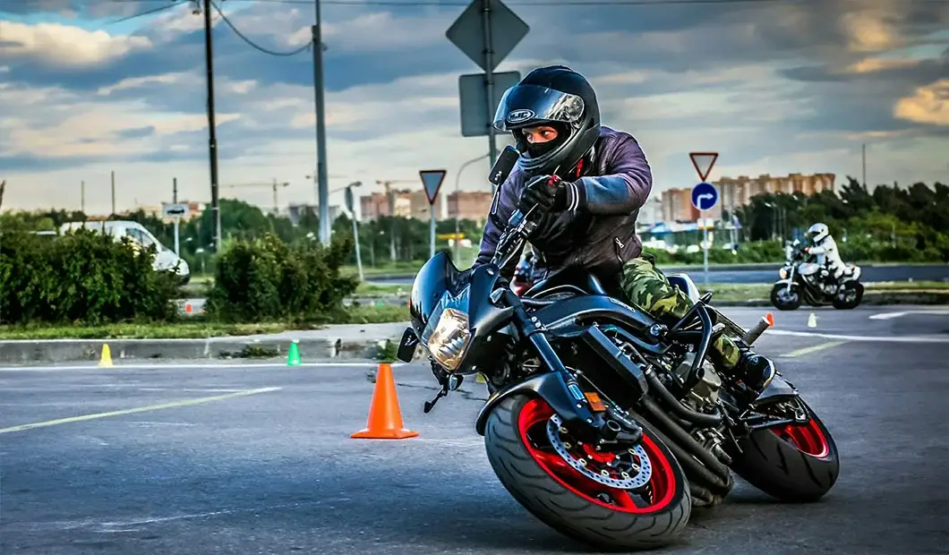 Урок езды на мотоцикле YAMAHA TRICER